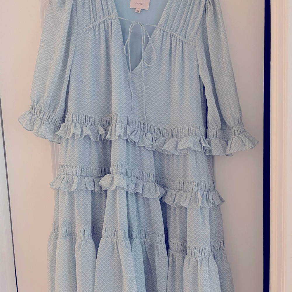 It is cinq a sept dress size 4 , new without tag